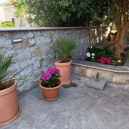 Diocletian Garden Centar 아파트