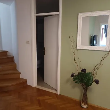 Diocletian Garden Centar Apartment *